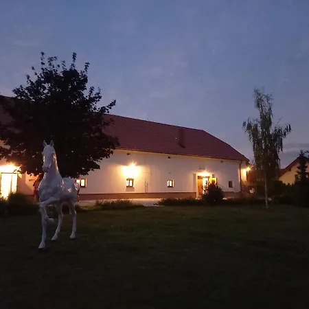 Guest house U Sv. Jana - Kraselovsky Dvur 3*