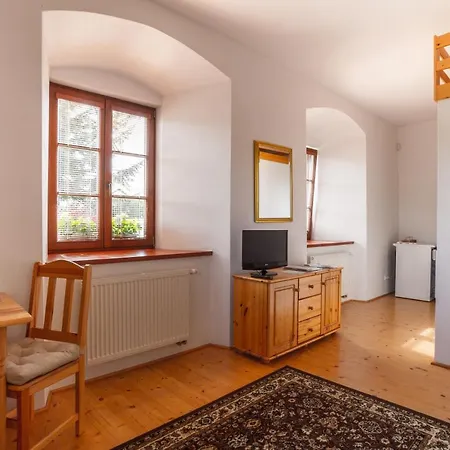 بيت ضيافة Kraselovsky Dvur 3*