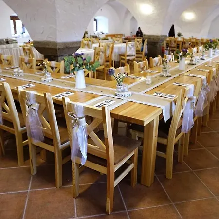 U Sv. Jana - Kraselovsky Dvur 3*