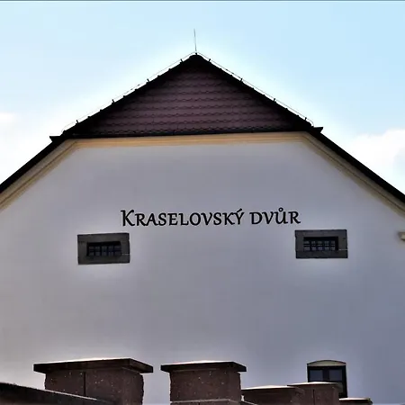 Kraselovsky Dvur 게스트하우스 3*